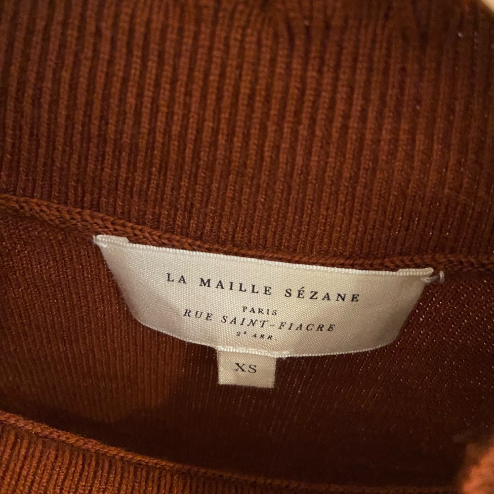 Sézane, rust colored ruffle sweater with gold rimmed buttons, xs - Picture 2 of 6